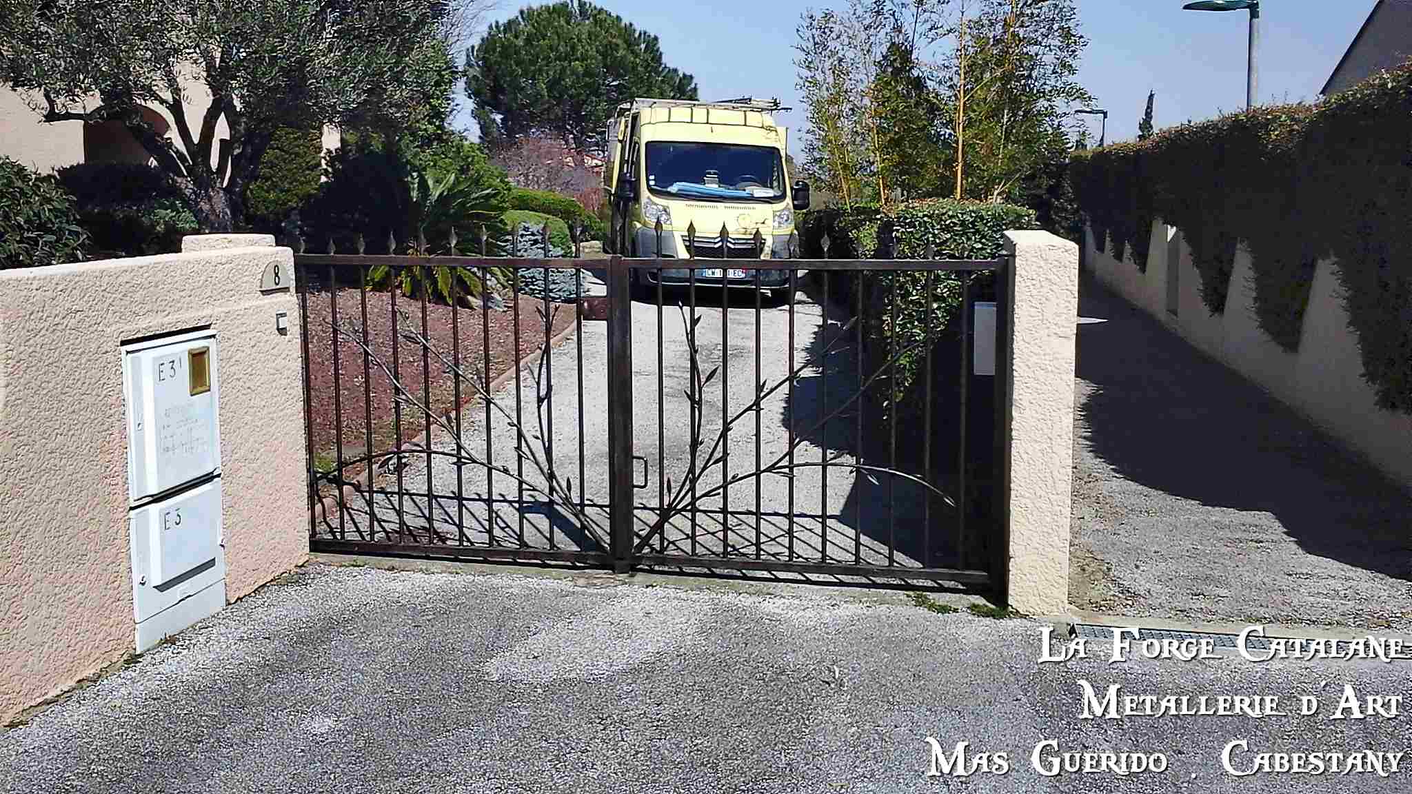 portail vegetal rameaux olivier pointes forgees forge catalane.jpg